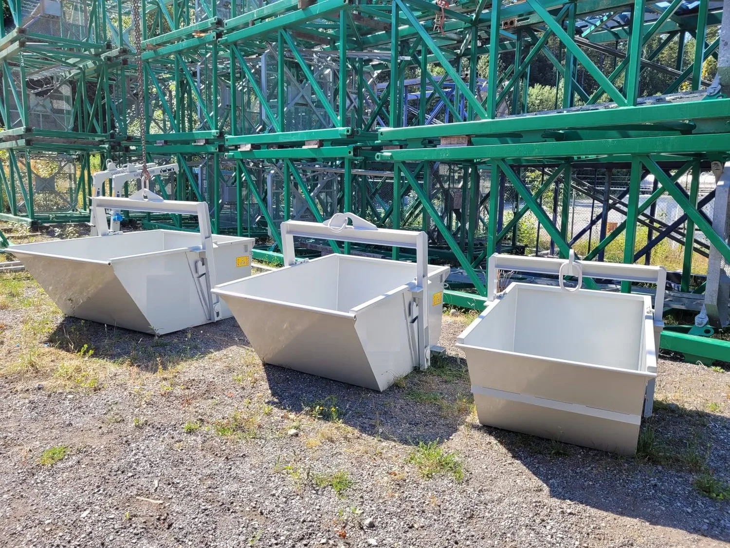 Self-dumping concrete bins in the fabrication yard
